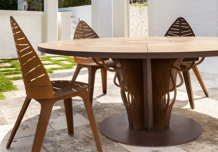 Meubles-design-en-acier-corten-Style-industriel-Acier-corten-intérieur-Intérieur-moderne-INTRECCIO | Table en corten