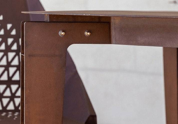 Corten-Möbel-Einrichtung-hergestellt-in-Italien-Stahlmöbel-LEGGERO_001 | Tisch aus Corten