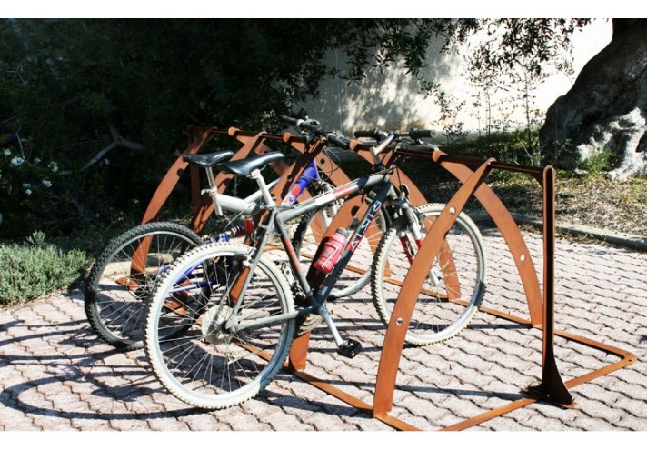 Meubles-design-en-acier-corten-Style-industriel-Acier-corten-intérieur-Intérieur-moderne-ARCO | Range-vélos en acier corten